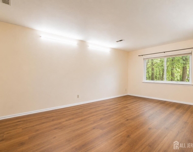 201 Edison Glen Terrace - Photo Thumbnail 15