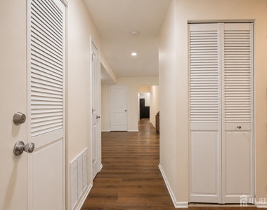 201 Edison Glen Terrace - Photo Thumbnail 2