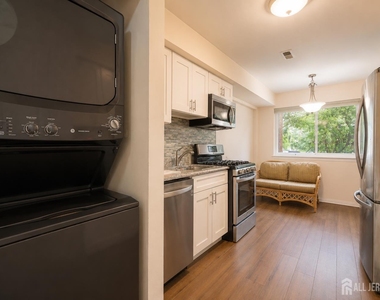 201 Edison Glen Terrace - Photo Thumbnail 4
