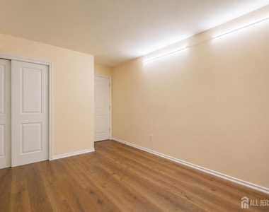 201 Edison Glen Terrace - Photo Thumbnail 11