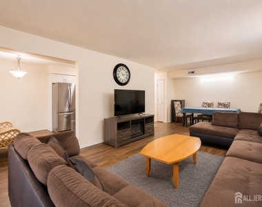 201 Edison Glen Terrace - Photo Thumbnail 8