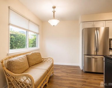 201 Edison Glen Terrace - Photo Thumbnail 6