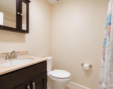201 Edison Glen Terrace - Photo Thumbnail 13