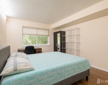 201 Edison Glen Terrace - Photo Thumbnail 14