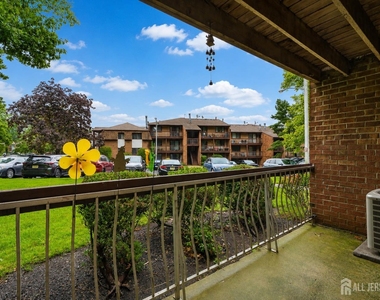 201 Edison Glen Terrace - Photo Thumbnail 10