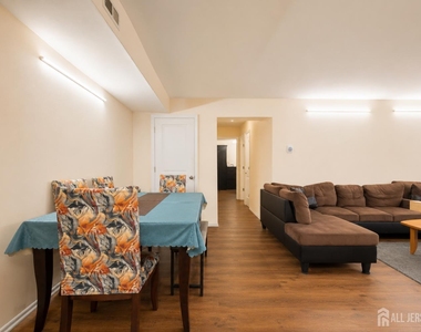 201 Edison Glen Terrace - Photo Thumbnail 9