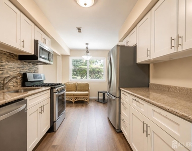 201 Edison Glen Terrace - Photo Thumbnail 3