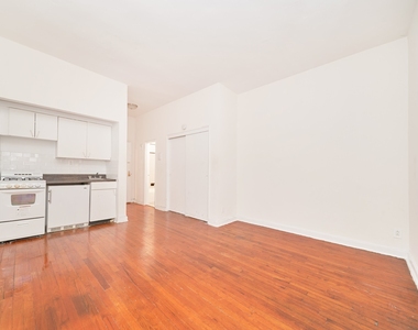 400 W 45th Street - Photo Thumbnail 2