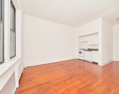 400 W 45th Street - Photo Thumbnail 3