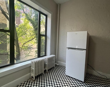 318 W 106th Street - Photo Thumbnail 3