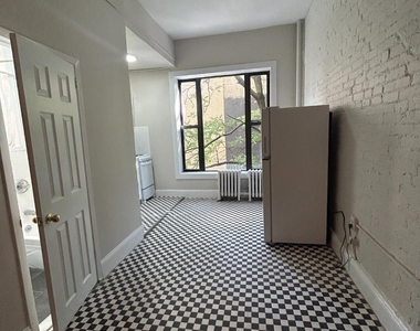 318 W 106th Street - Photo Thumbnail 6