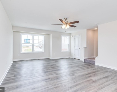 97 Moses Drive - Photo Thumbnail 10