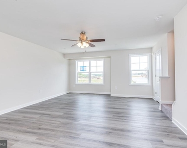 97 Moses Drive - Photo Thumbnail 9
