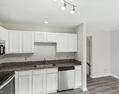 10043 Gander Court - Photo Thumbnail 16