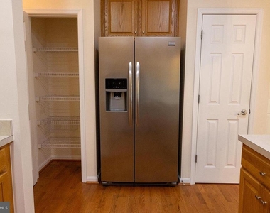 1832 Cedar Cove Way - Photo Thumbnail 16