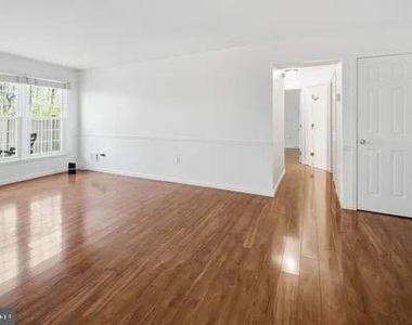 2832 Chablis Circle - Photo Thumbnail 1
