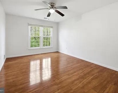 2832 Chablis Circle - Photo Thumbnail 4