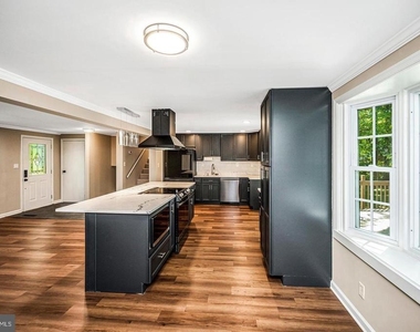 115 Washington Street - Photo Thumbnail 10