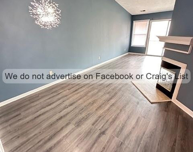 946 Stewarts Creek Drive - Photo Thumbnail 3