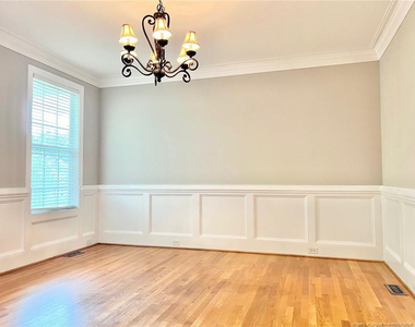 586 Ruth Circle - Photo Thumbnail 4