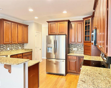 586 Ruth Circle - Photo Thumbnail 9