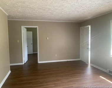 814 Varsity Drive - Photo Thumbnail 2
