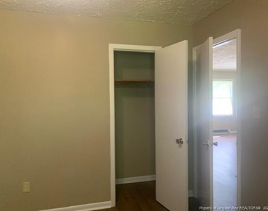 814 Varsity Drive - Photo Thumbnail 11