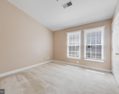 8301 Bluebird Way - Photo Thumbnail 16