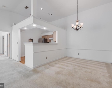 8301 Bluebird Way - Photo Thumbnail 5
