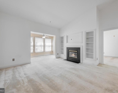 8301 Bluebird Way - Photo Thumbnail 7