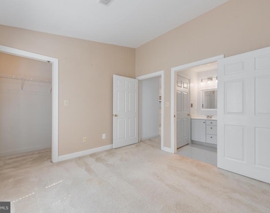 8301 Bluebird Way - Photo Thumbnail 17
