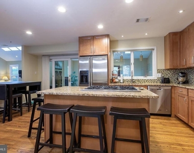 1700 Abbey Oak Drive - Photo Thumbnail 4