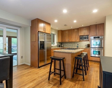 1700 Abbey Oak Drive - Photo Thumbnail 7