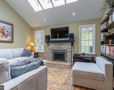 1700 Abbey Oak Drive - Photo Thumbnail 10