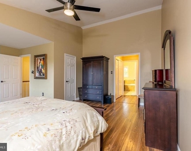 1700 Abbey Oak Drive - Photo Thumbnail 19