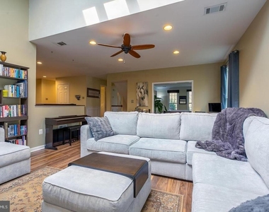 1700 Abbey Oak Drive - Photo Thumbnail 9