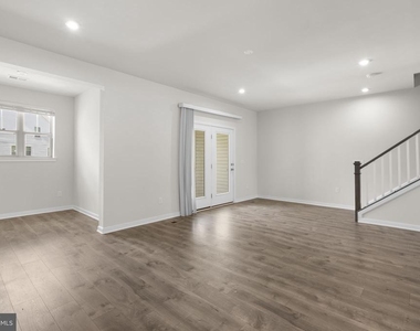 2604 Loganberry Drive - Photo Thumbnail 7