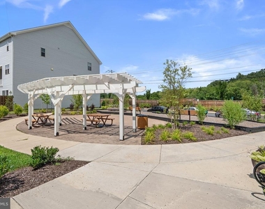 2604 Loganberry Drive - Photo Thumbnail 43