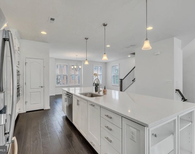 3061 Alan Shepard Street - Photo Thumbnail 5