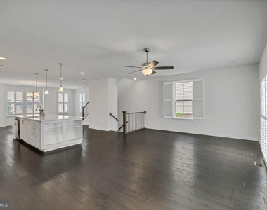 3061 Alan Shepard Street - Photo Thumbnail 2