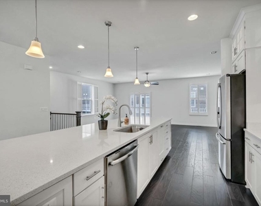3061 Alan Shepard Street - Photo Thumbnail 6