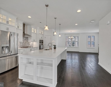 3061 Alan Shepard Street - Photo Thumbnail 4