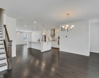 3061 Alan Shepard Street - Photo Thumbnail 3