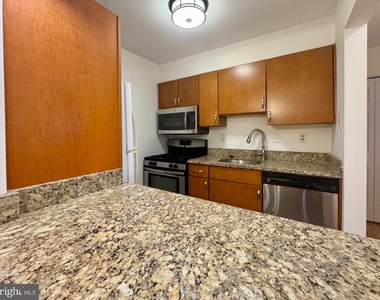 5932 Cove Landing Road - Photo Thumbnail 5