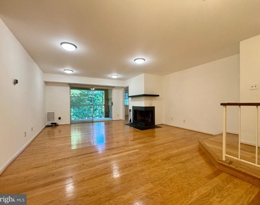 5932 Cove Landing Road - Photo Thumbnail 4