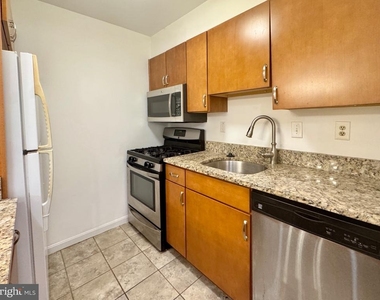5932 Cove Landing Road - Photo Thumbnail 6