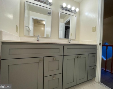 5931 Sir Cambridge Way - Photo Thumbnail 9