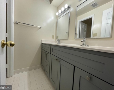 5931 Sir Cambridge Way - Photo Thumbnail 8