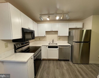 5931 Sir Cambridge Way - Photo Thumbnail 2