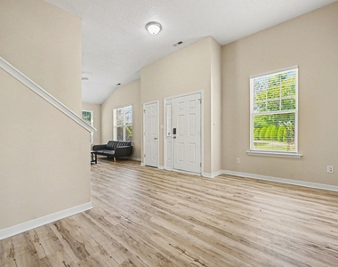 307 Founders Walk Drive - Photo Thumbnail 3